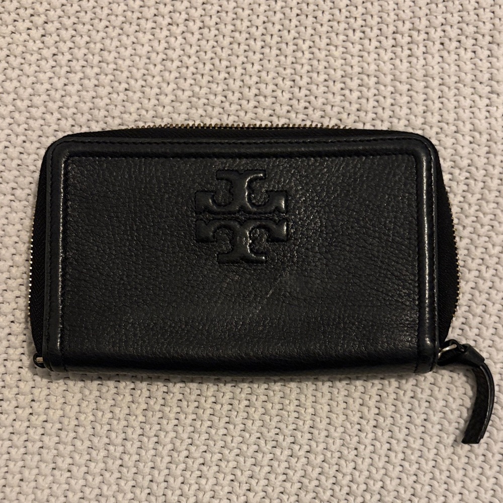 Tory Burch Black Leather Zip Wallet